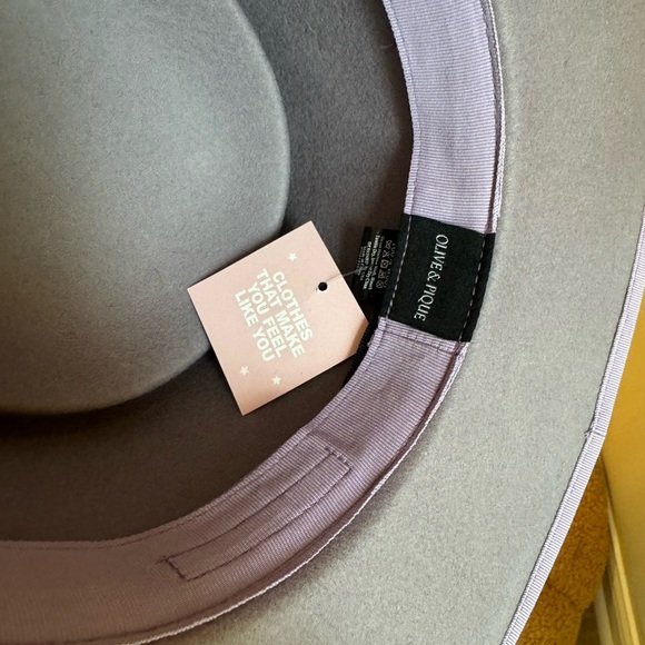 4 Olive and pique hats - Picture 3 of 8